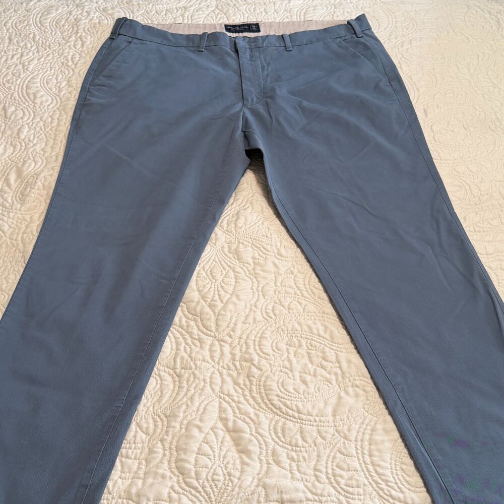 Abercrombie and Fitch Men's Chino